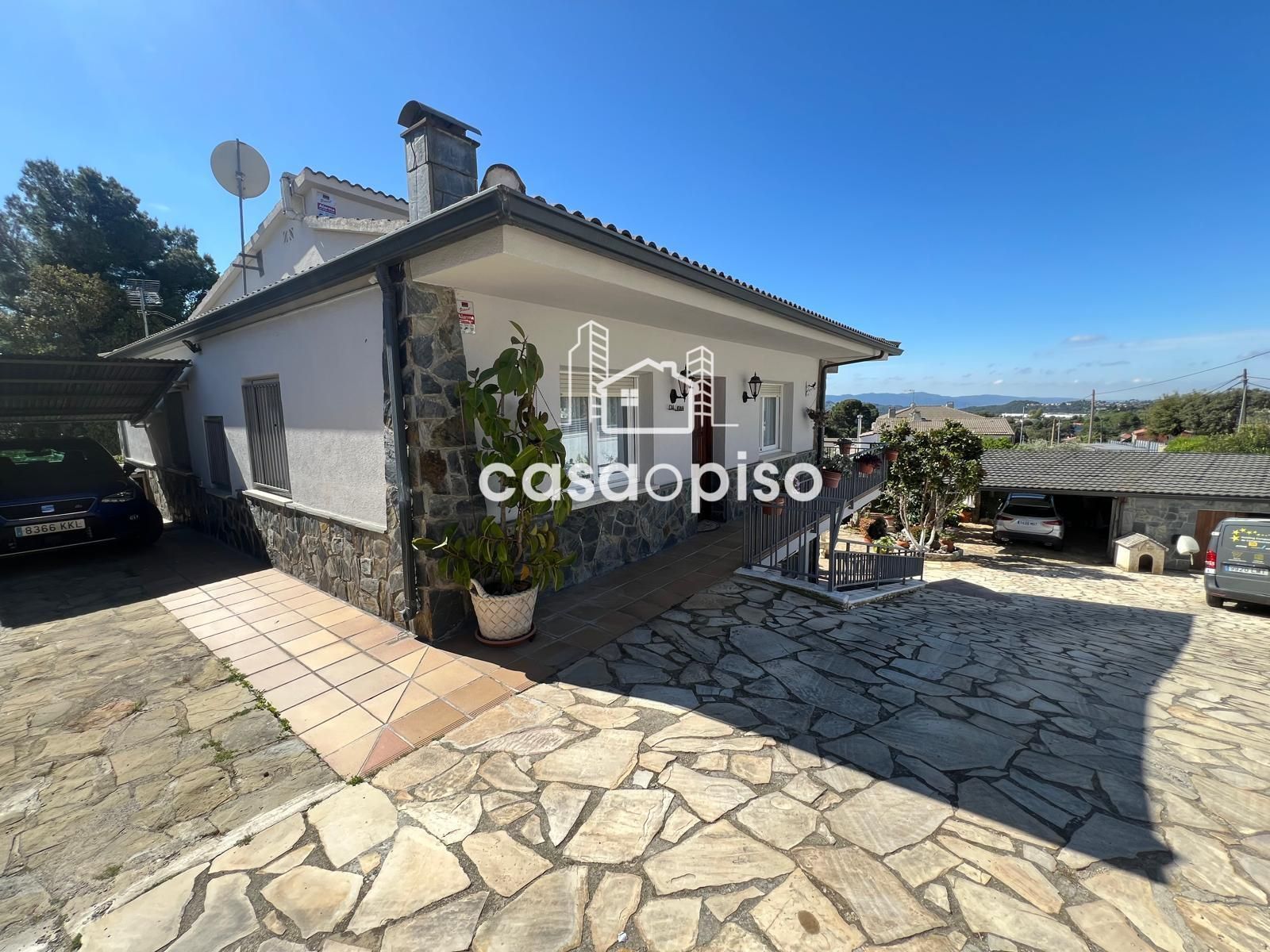 Exterior view of House or chalet for sale in Terrassa  with Air Conditioner, Heating and Private garden