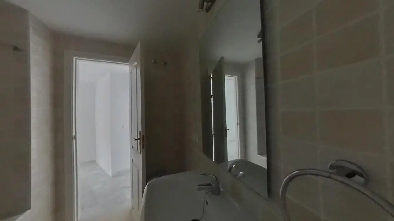 Bathroom of Flat for sale in Marbella  with Storage room and Swimming Pool