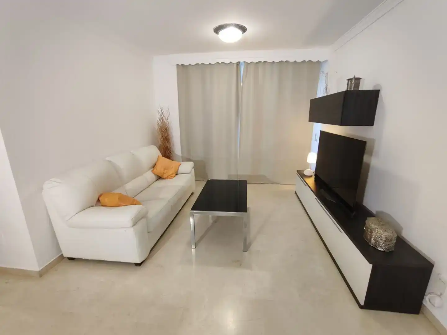Living room of Flat for sale in Mijas