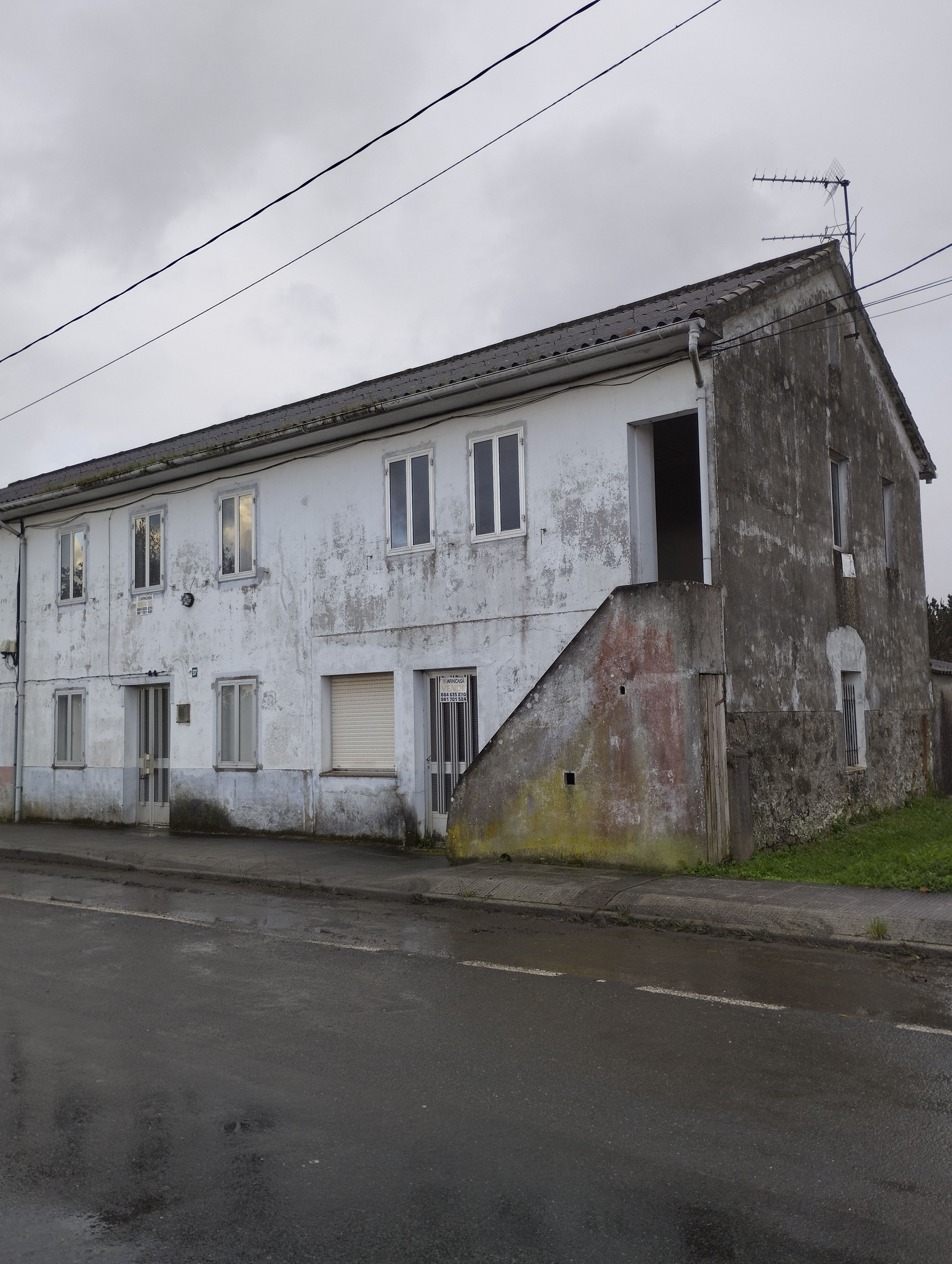 Vista exterior de Casa adosada en venda en Carballo amb Jardí privat i Balcó