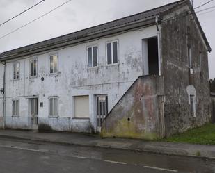 Vista exterior de Casa adosada en venda en Carballo amb Jardí privat i Balcó