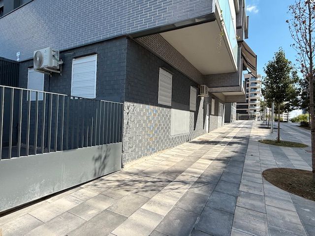 Vista exterior de Local de lloguer en Viladecans