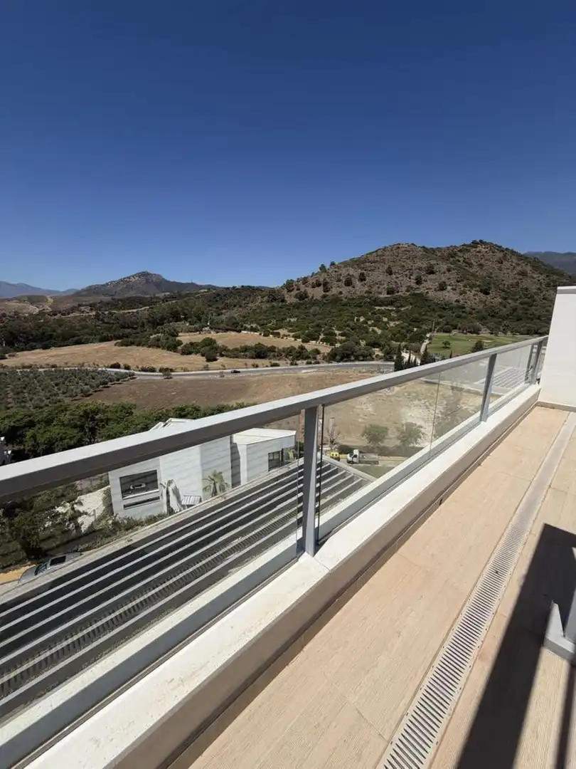 Terrasse von Dachboden zur Miete in Benahavís mit Klimaanlage, Terrasse und Abstellraum