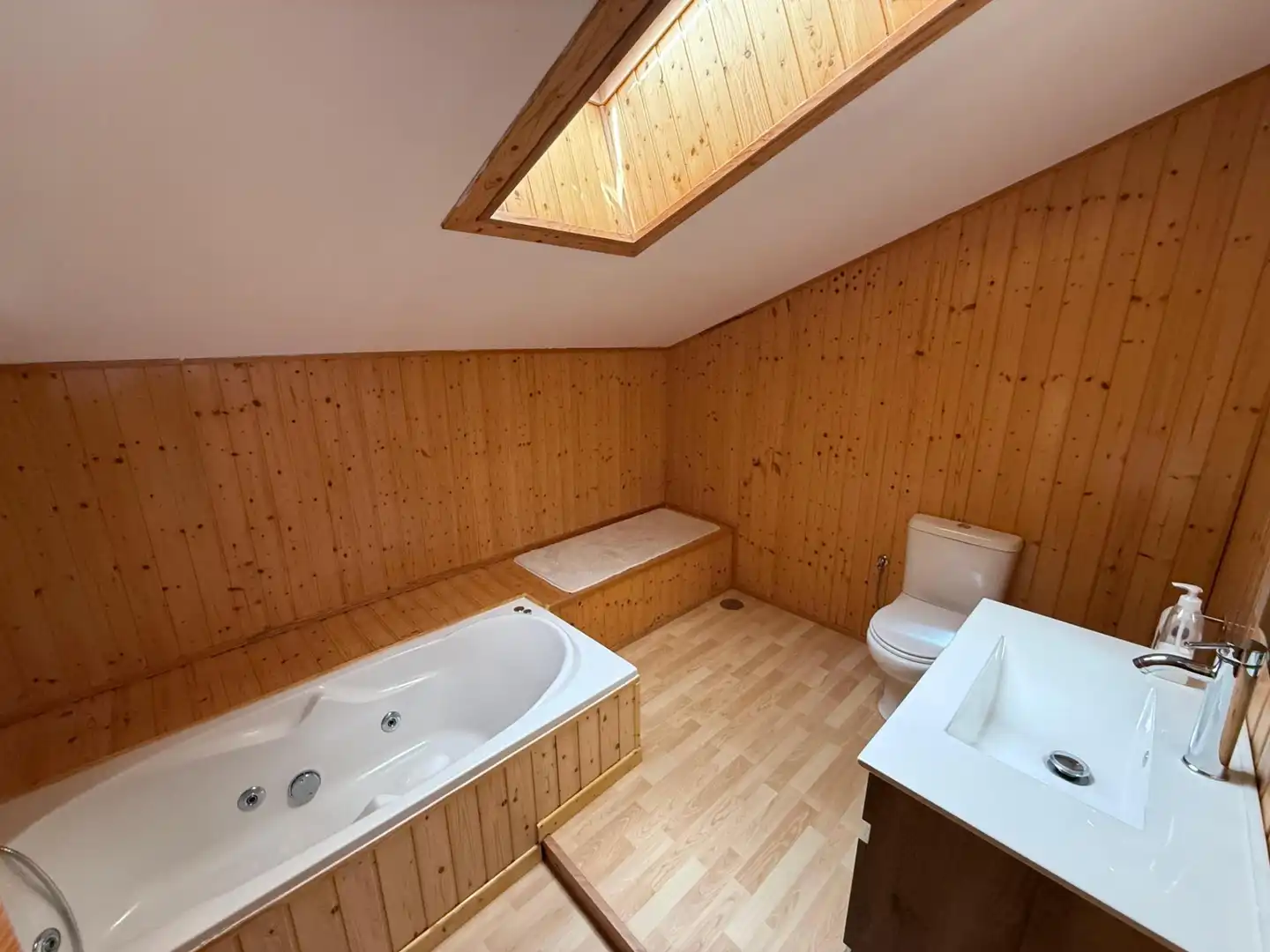 Baño de Casa o chalet en venta en Sanchonuño con Calefacción, Jardín privado y Trastero