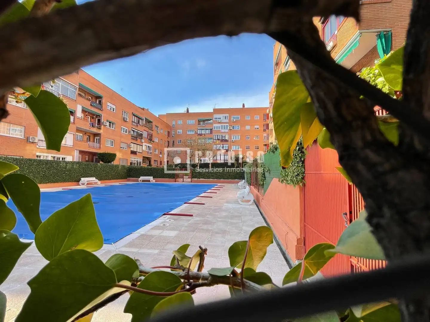 Außenansicht von Wohnung zum Verkauf in Alcobendas mit Heizung, Privatgarten und Schwimmbad