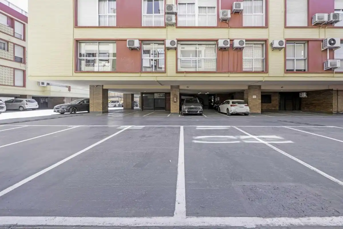 Parking de Piso en venta en Sevilla con Aire acondicionado y Calefacción