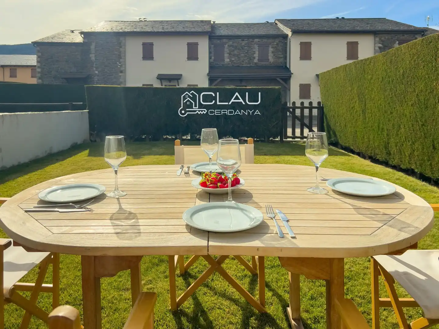 Terrace of Detached homes for rent in Osséja  with Heating, Private garden and Parquet flooring