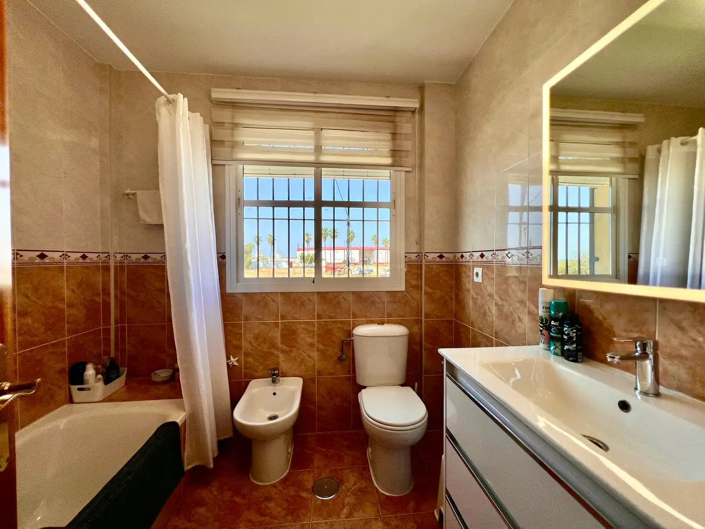 Baño de Casa o chalet en venta en Espartinas con Aire acondicionado, Jardín privado y Terraza