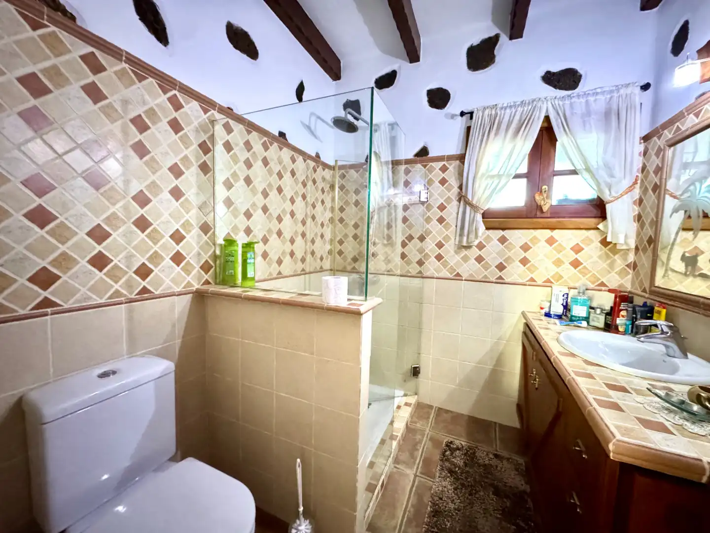 Badezimmer von Country house zum Verkauf in Tías mit Privatgarten, Terrasse und Möbliert
