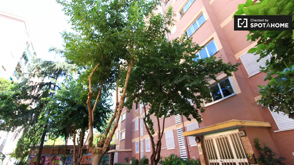 Vista exterior de Apartament per a compartir en Madrid amb Aire condicionat i Terrassa