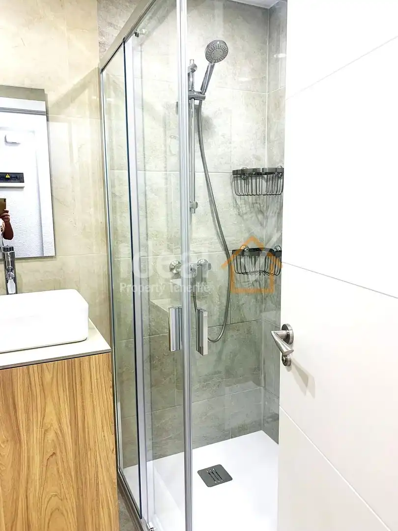 Baño de Estudio en venta en Adeje con Aire acondicionado, Terraza y Amueblado