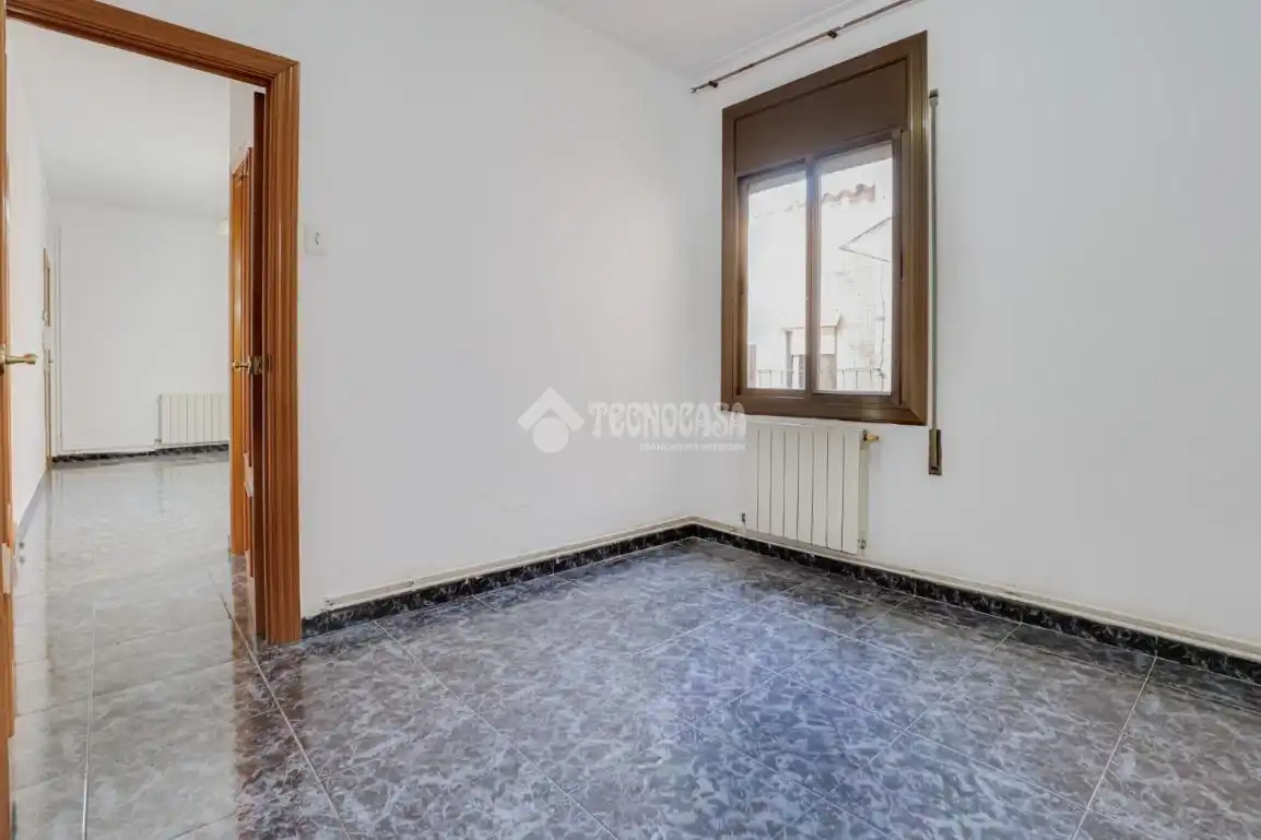 Habitación de Casa adosada en venta en Montcada i Reixac con Calefacción y Balcón