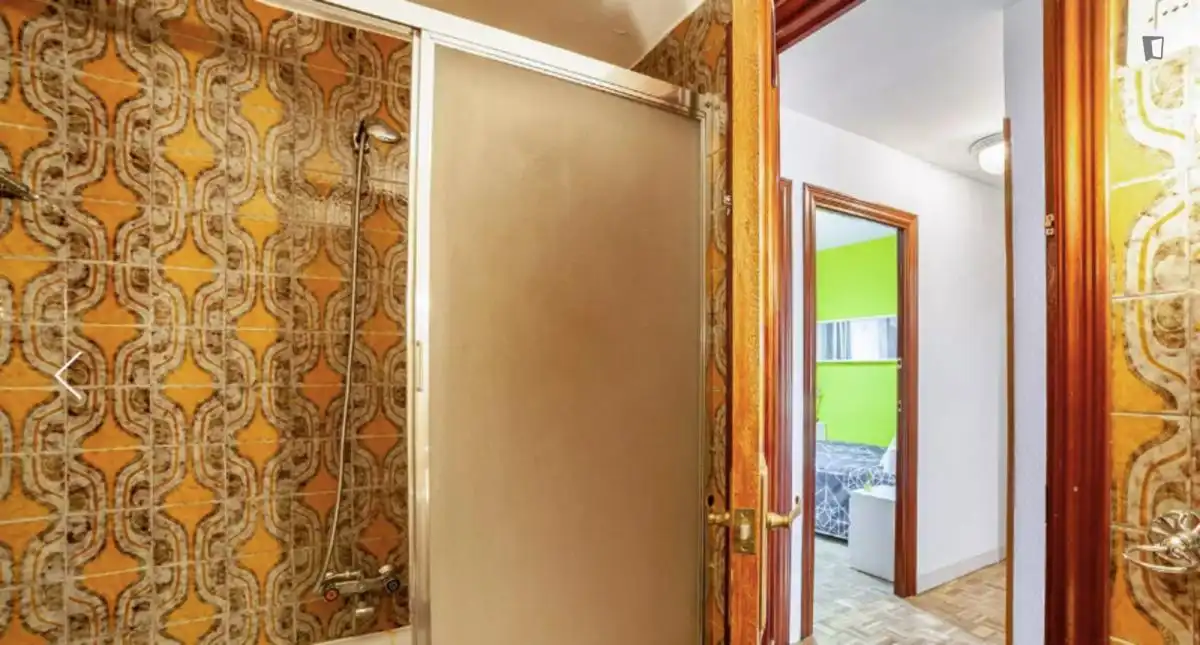 Bathroom of Apartments for share in Alcalá de Henares  with Furnished, Oven and Washing machine