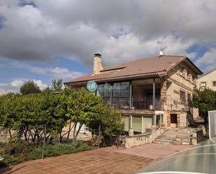 Vista exterior de Casa o xalet en venda en San Cristóbal de Segovia amb Terrassa i Piscina