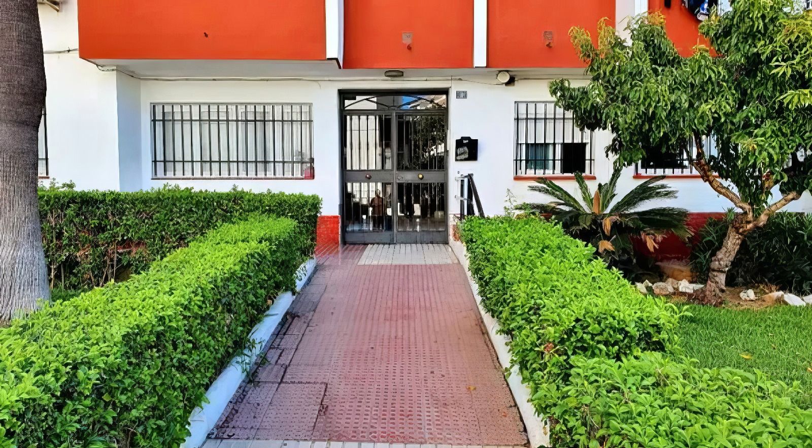 Vista exterior de Pis en venda en Marbella amb Aire condicionat, Terrassa i Moblat