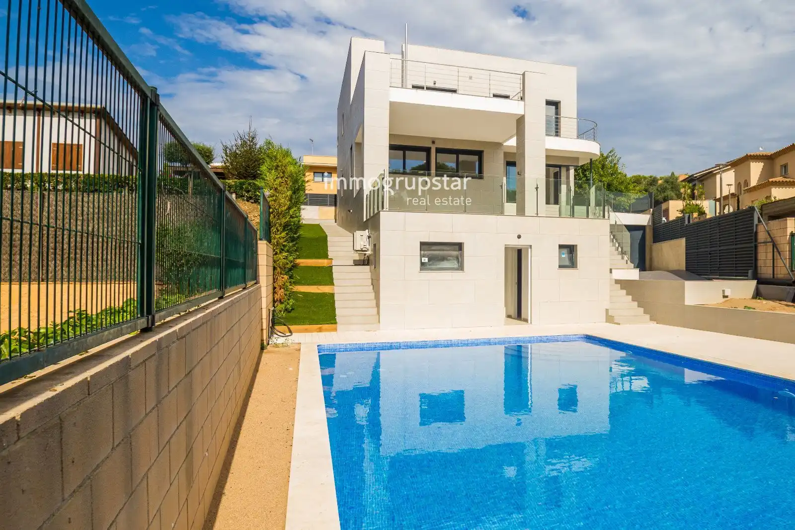 Vista exterior de Casa o xalet en venda en Palamós amb Aire condicionat, Calefacció i Terrassa