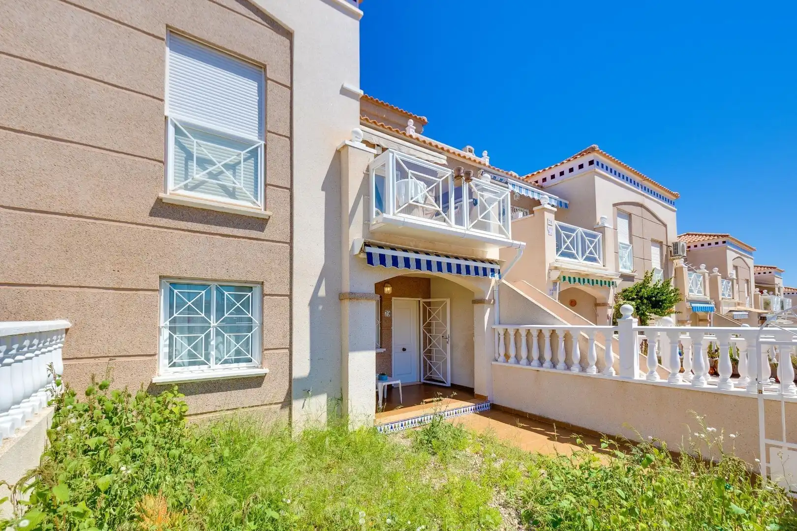 Vista exterior de Planta baixa en venda en Torrevieja amb Aire condicionat, Calefacció i Jardí privat