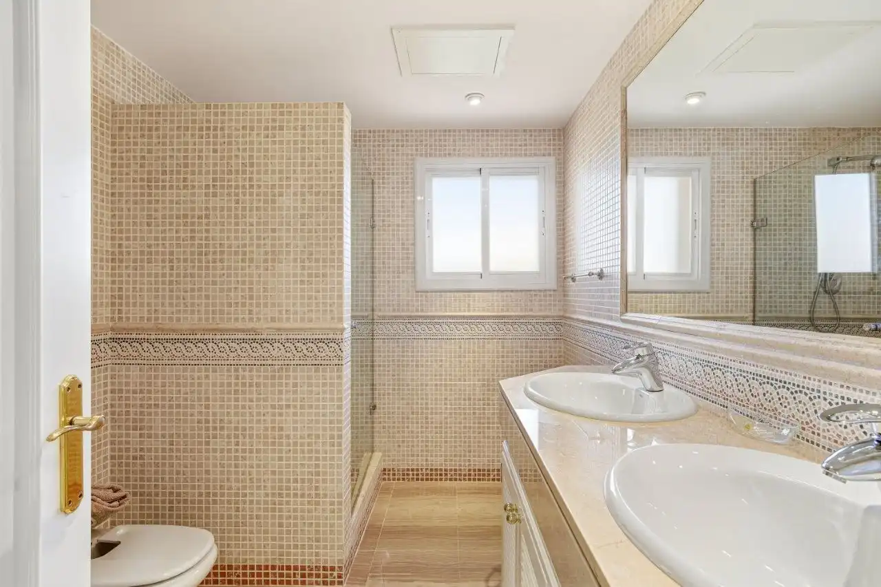 Piso con piscina en venta en Elviria - Cabopino, imagen 28