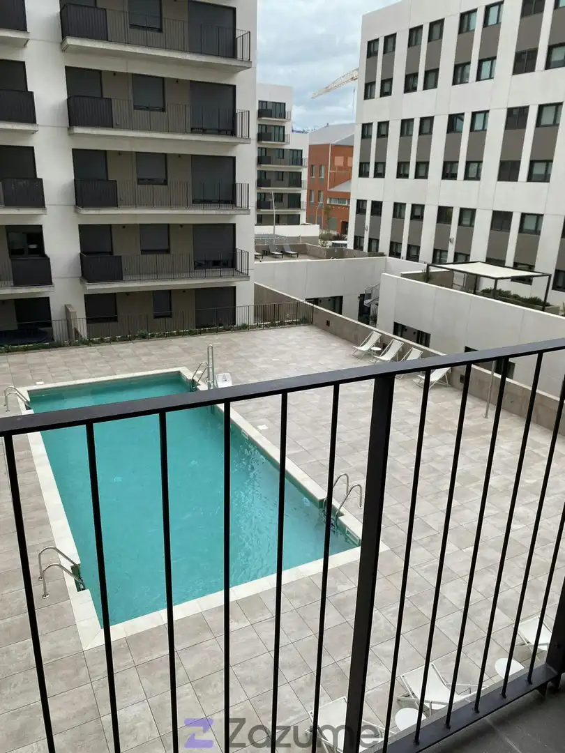 Schwimmbecken von Wohnung zur Miete in Nord-est