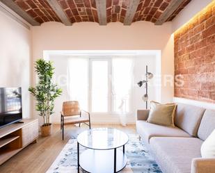 Sala d'estar de Apartament de lloguer en  Barcelona Capital amb Aire condicionat, Calefacció i Parquet