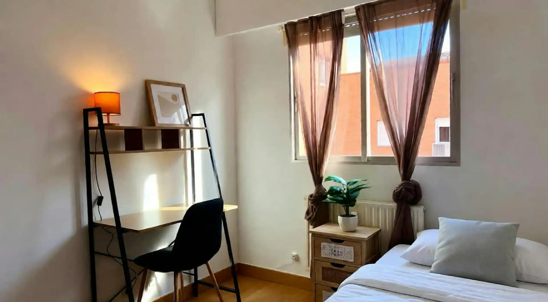 Bedroom of Flat for share in Alcobendas  with Heating, Private garden and Furnished