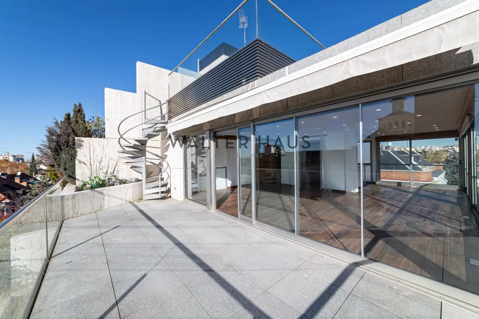 Vista exterior de Piso en venta en Madrid con Aire acondicionado, Calefacción y Jardín privado