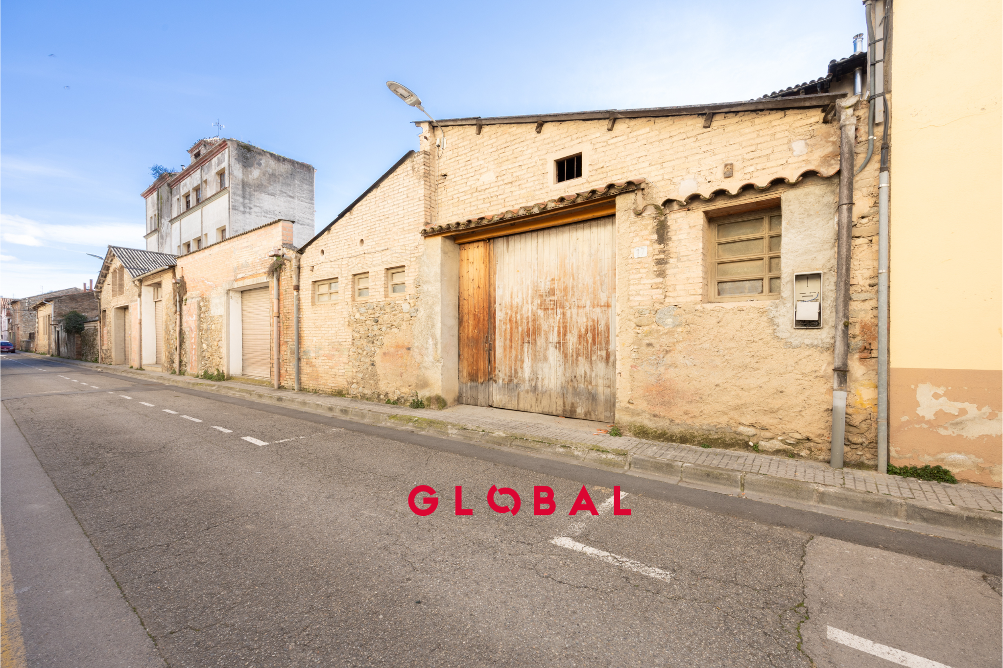 Außenansicht von Fabrikhallen zum Verkauf in Sant Quirze de Besora