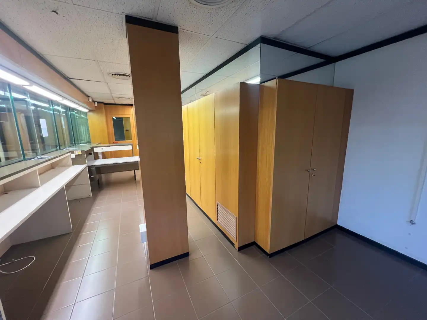 Bathroom of Commercial properties for rent in Cervera  with Air Conditioner, Heating and Furnished