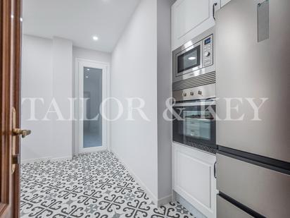 Kitchen of Flat to rent in  Madrid Capital  with Air Conditioner, Heating and Parquet flooring