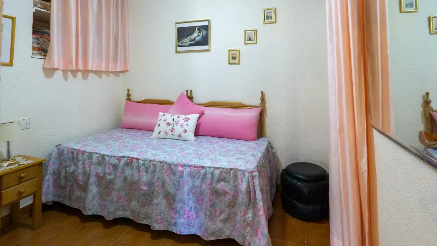 Habitación de Casa adosada en venta en Santa Pola con Terraza, Piscina y Amueblado