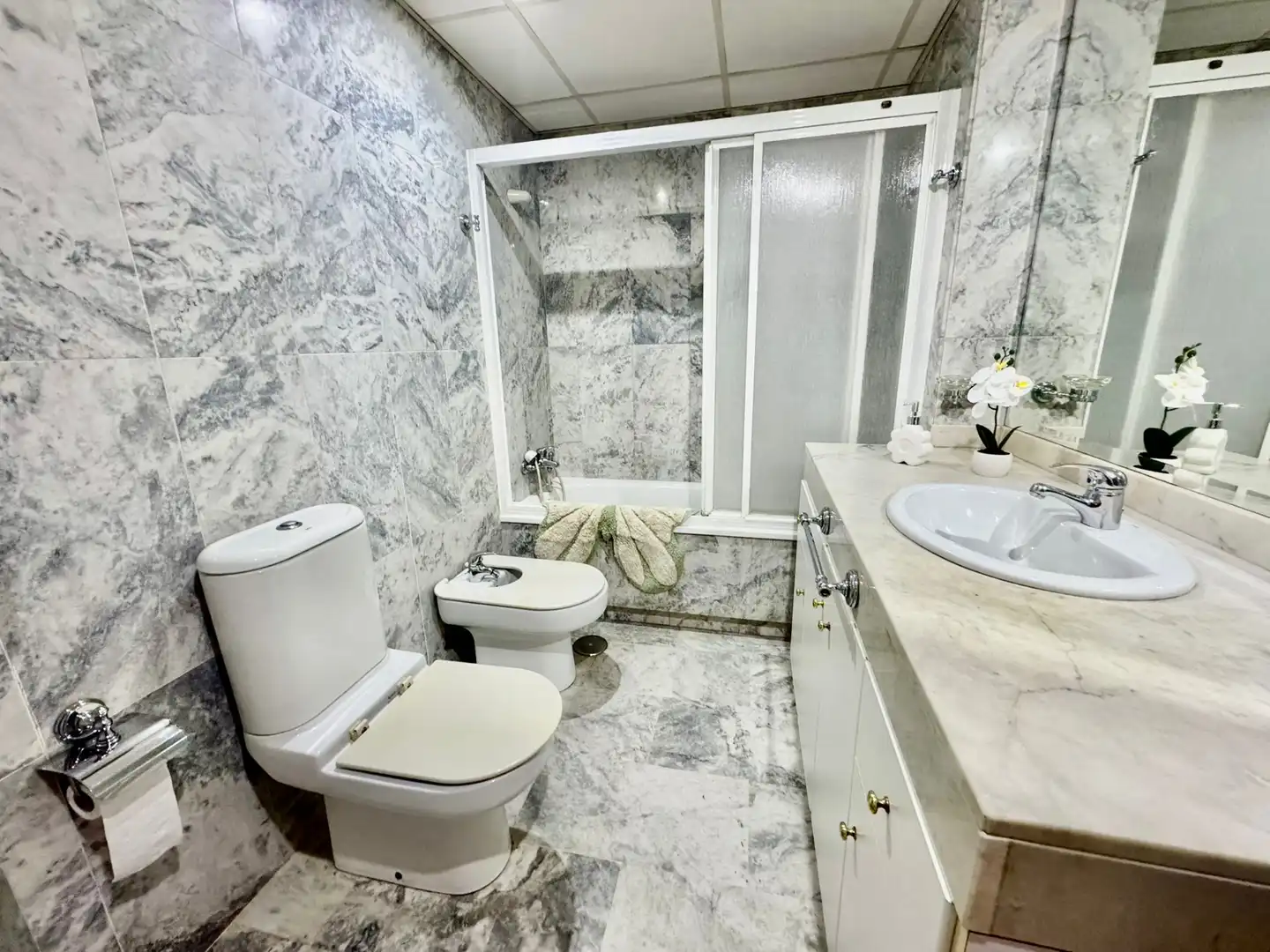 Bathroom of Attic for sale in Fuengirola  with Air Conditioner, Heating and Terrace