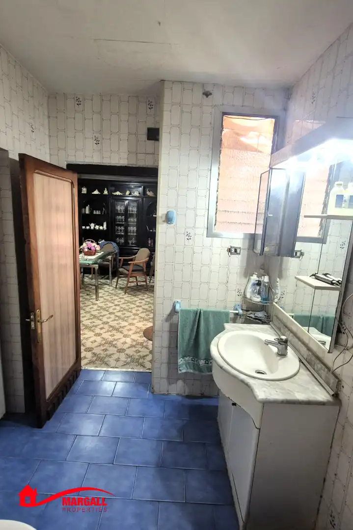 Baño de Piso en venta en Manises con Aire acondicionado, Terraza y Amueblado