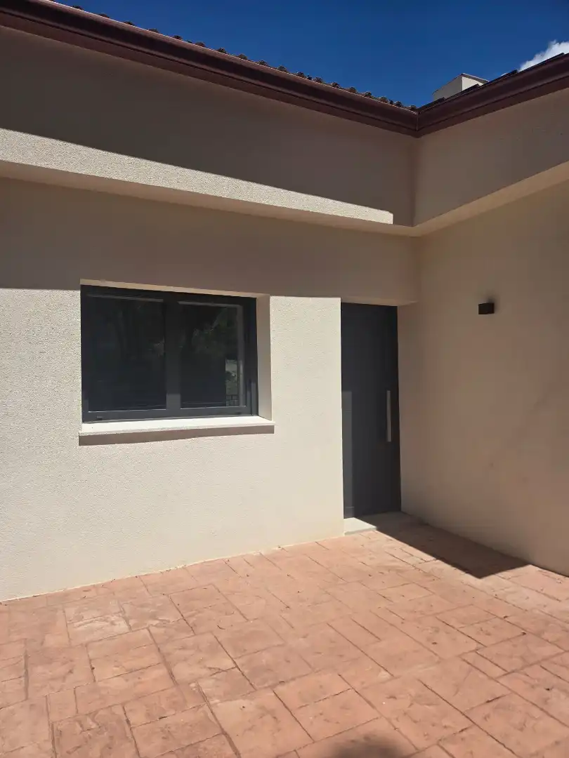 Vista exterior de Casa o xalet en venda en Torrelles de Llobregat amb Aire condicionat, Calefacció i Jardí privat