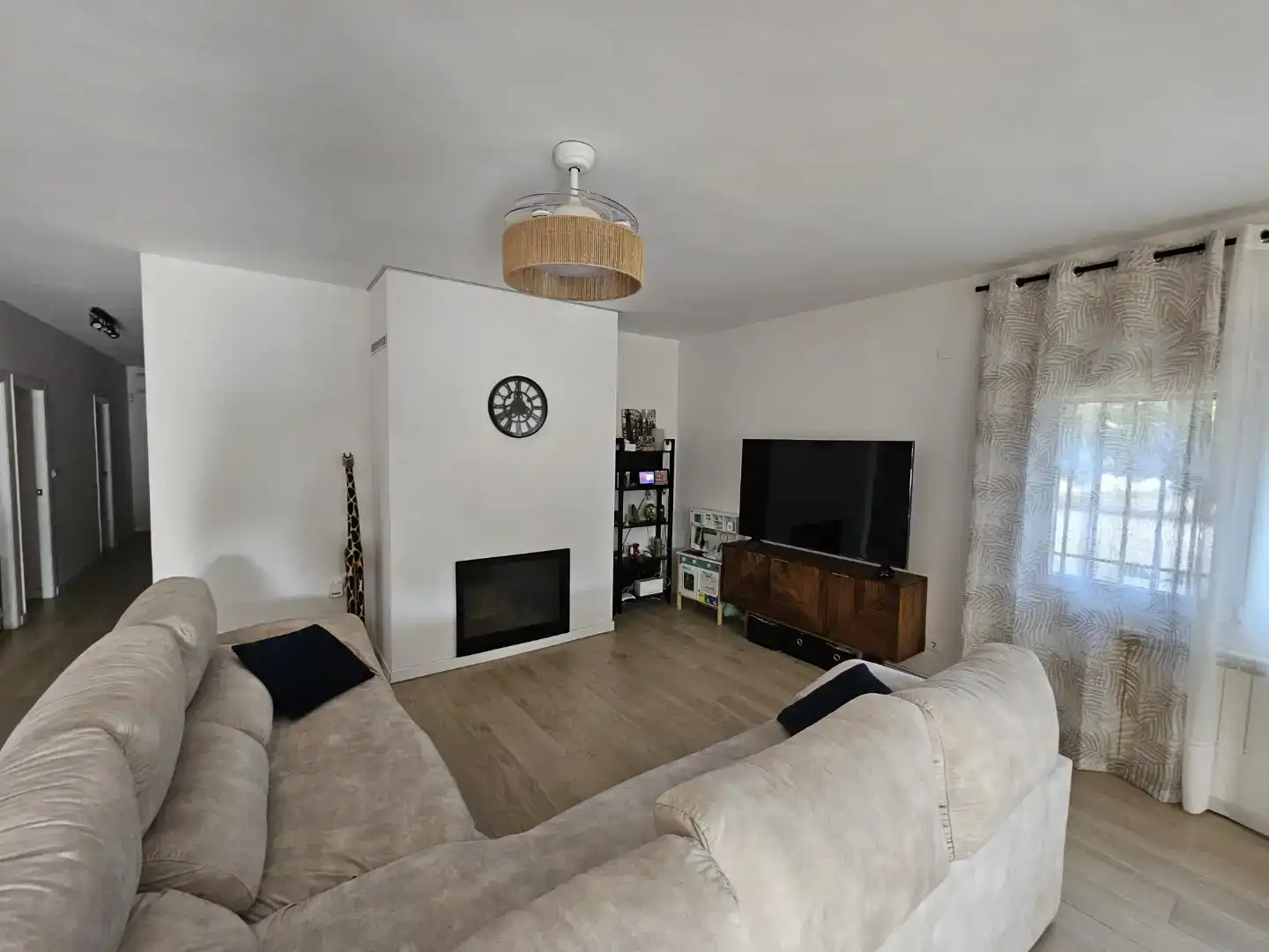 Sala d'estar de Casa o xalet en venda en Villena amb Aire condicionat i Piscina