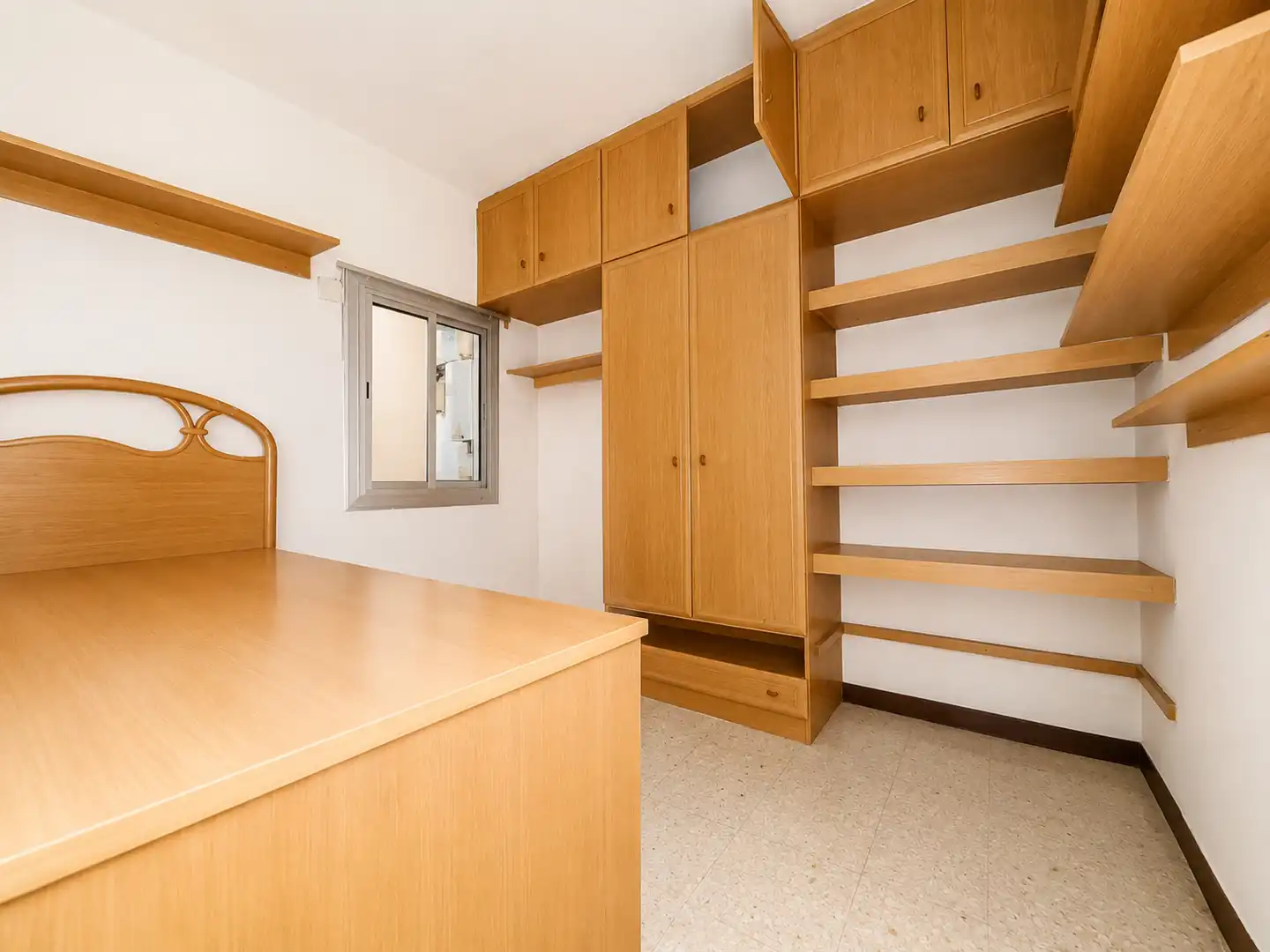 Habitación de Piso en venta en Esplugues de Llobregat con Trastero y Balcón