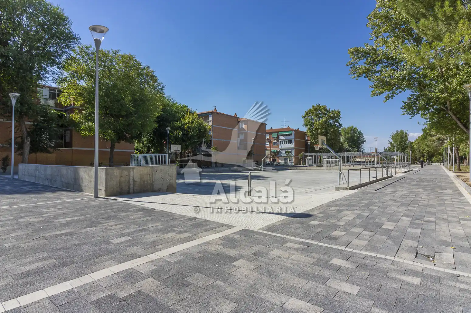 Vista exterior de Pis en venda en Alcalá de Henares amb Aire condicionat, Calefacció i Terrassa