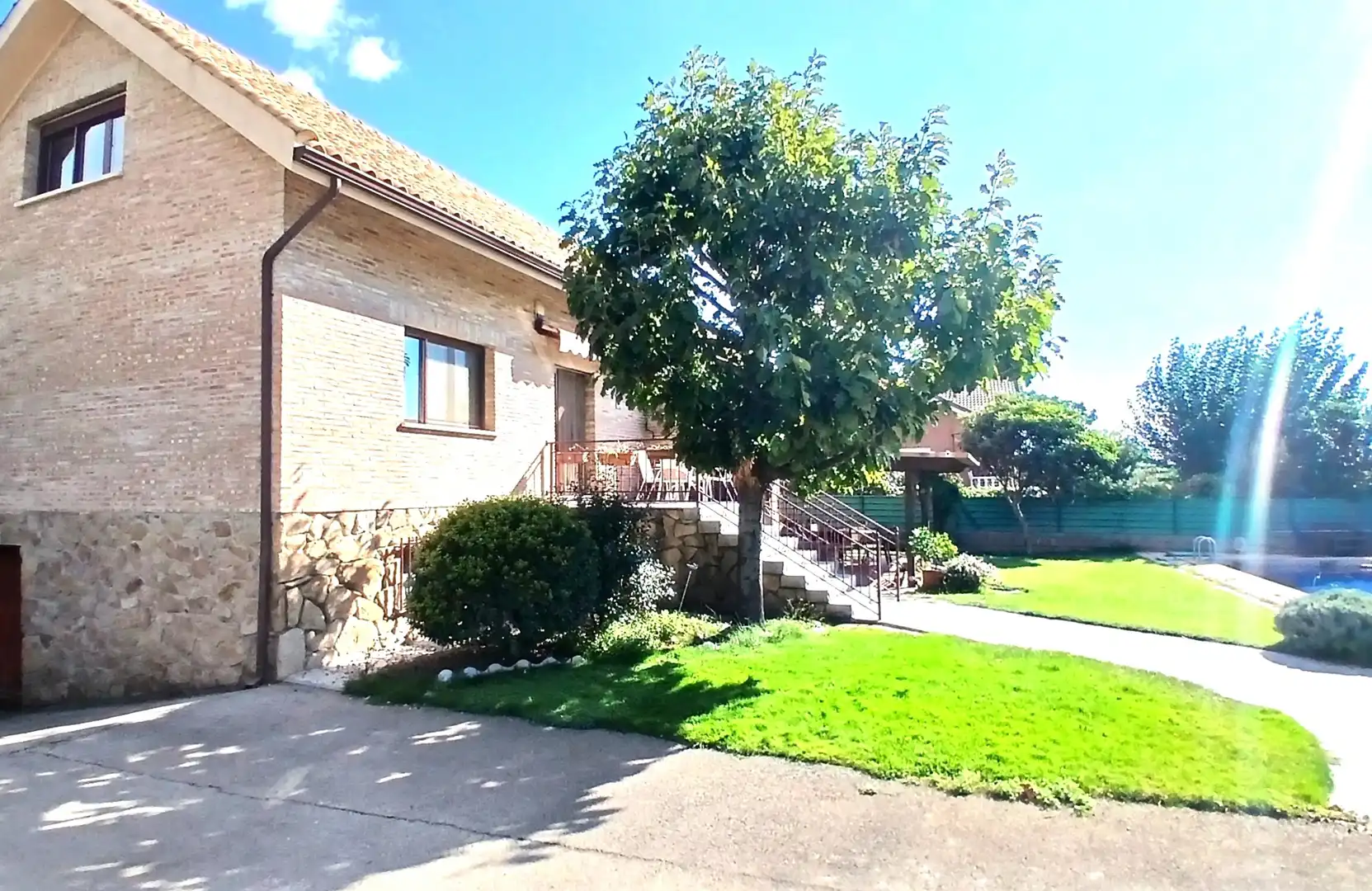 Vista exterior de Casa o xalet en venda en Collado Villalba amb Calefacció, Jardí privat i Terrassa
