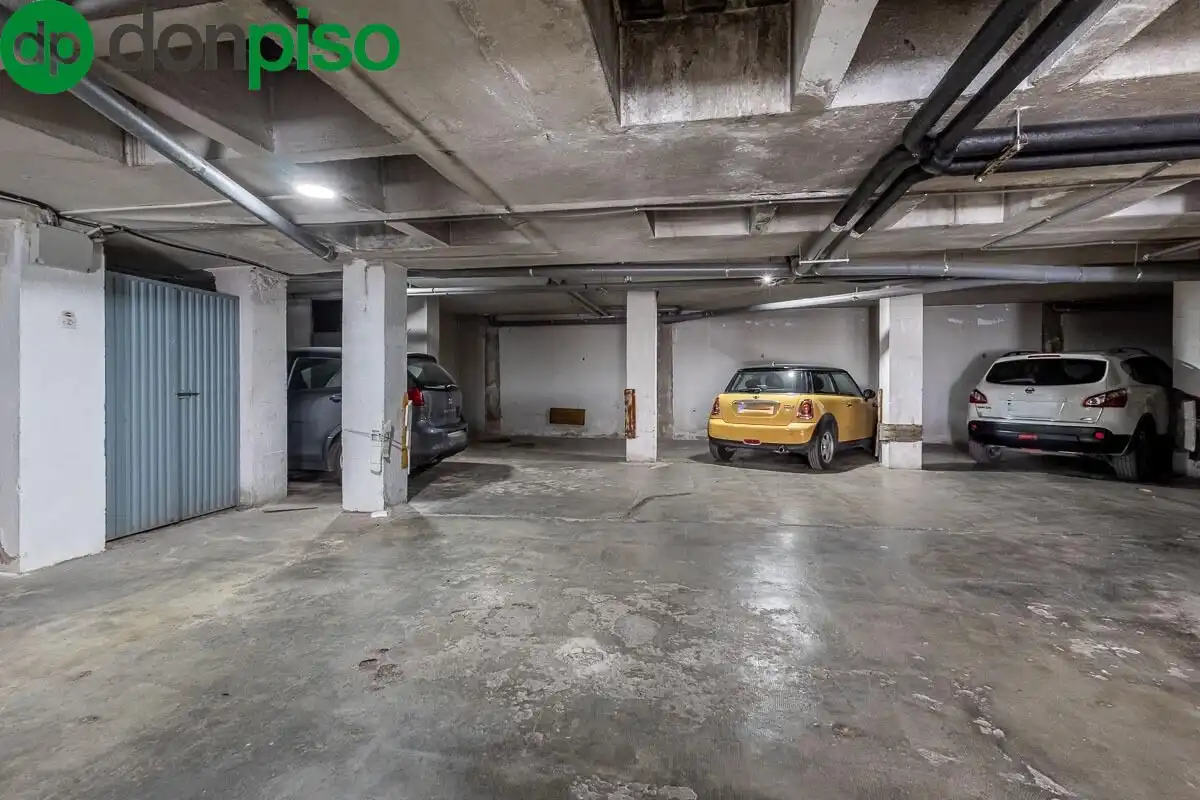 Parkplatz von Wohnung zum Verkauf in Granada