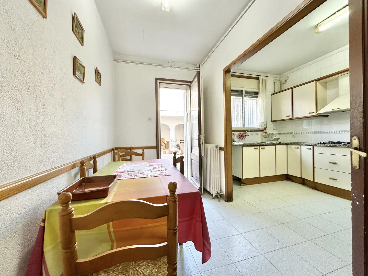 Küche von Einfamilien-Reihenhaus zum Verkauf in El Masnou mit Heizung, Privatgarten und Terrasse
