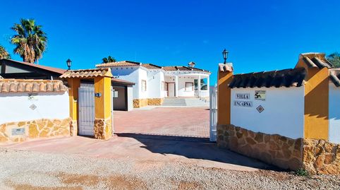 Villa independiente en Catral con 2.000 m² de parcela y gran zona exterior privada