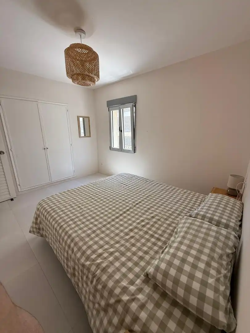 Schlafzimmer von Wohnung zur Miete in Valencia mit Klimaanlage, Terrasse und Möbliert
