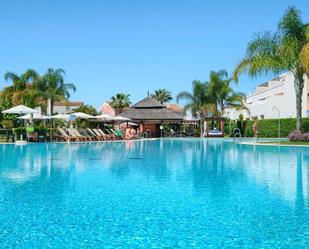 Piscina de Dúplex en venda en Estepona amb Aire condicionat i Terrassa