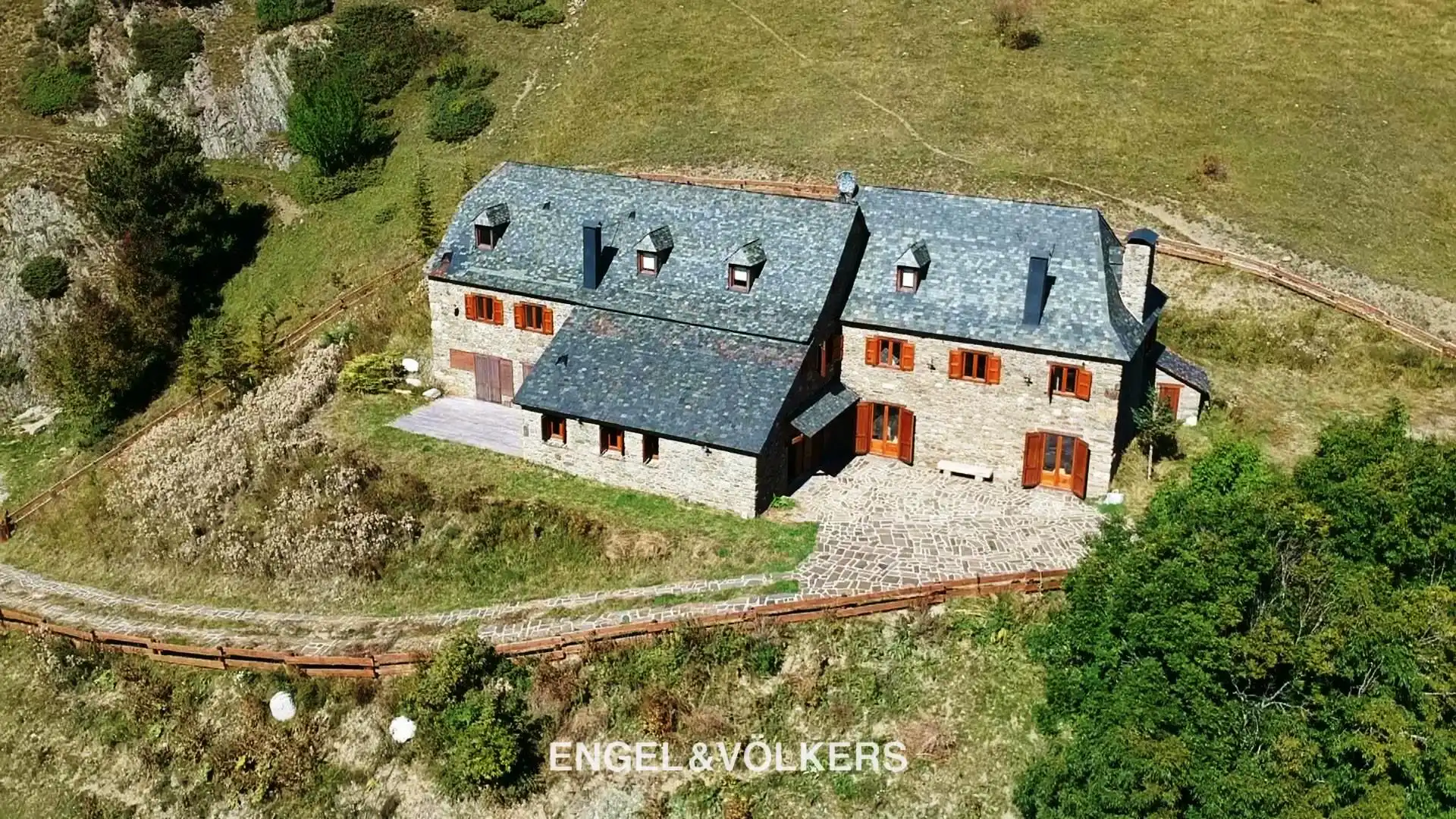 Vista exterior de Casa o xalet en venda en Naut Aran amb Calefacció, Jardí privat i Parquet