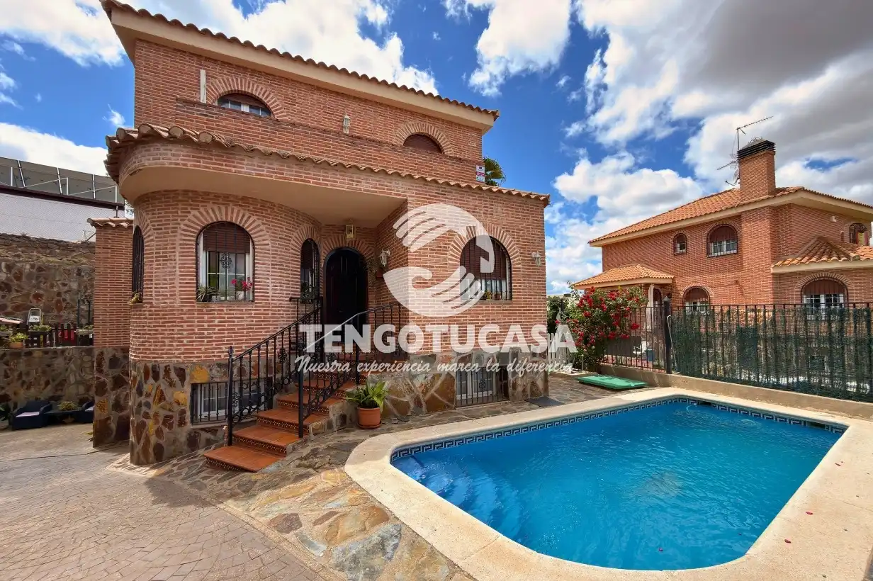 Exterior view of Houses for sale in Bargas  with Air Conditioner, Heating and Private garden