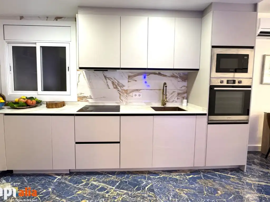 Cuina de Apartament en venda en Lloret de Mar amb Aire condicionat, Calefacció i Forn
