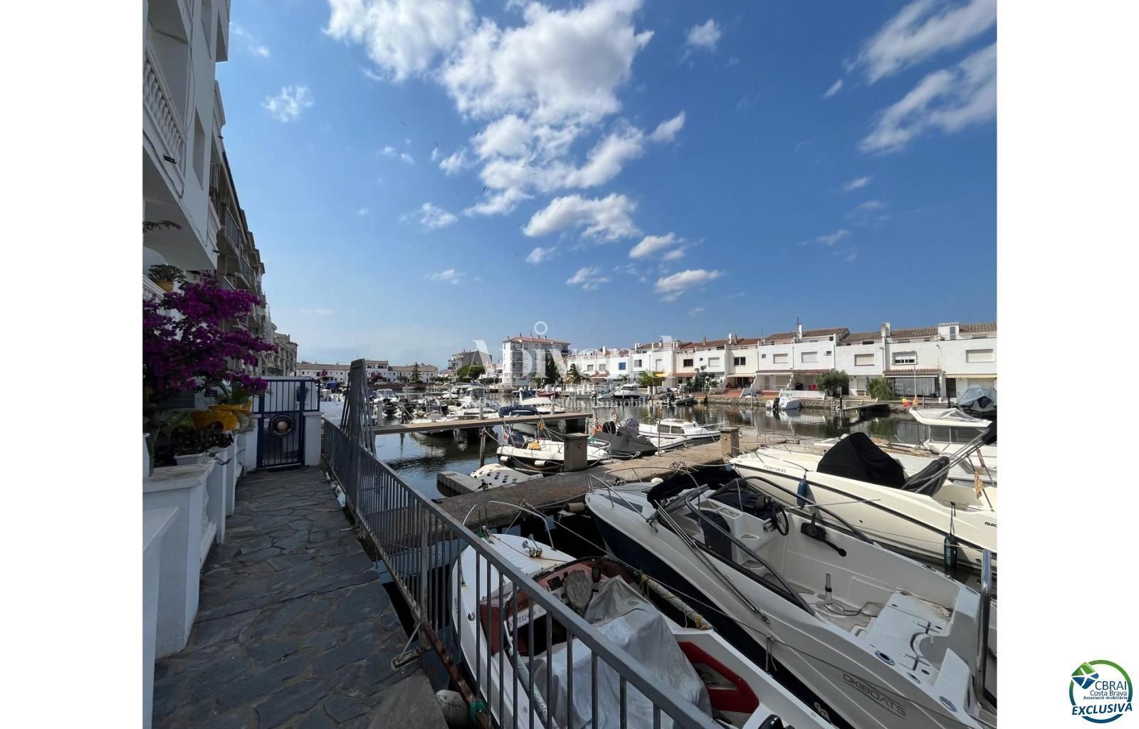 Exterior view of Flat for sale in Empuriabrava  with Air Conditioner and Terrace