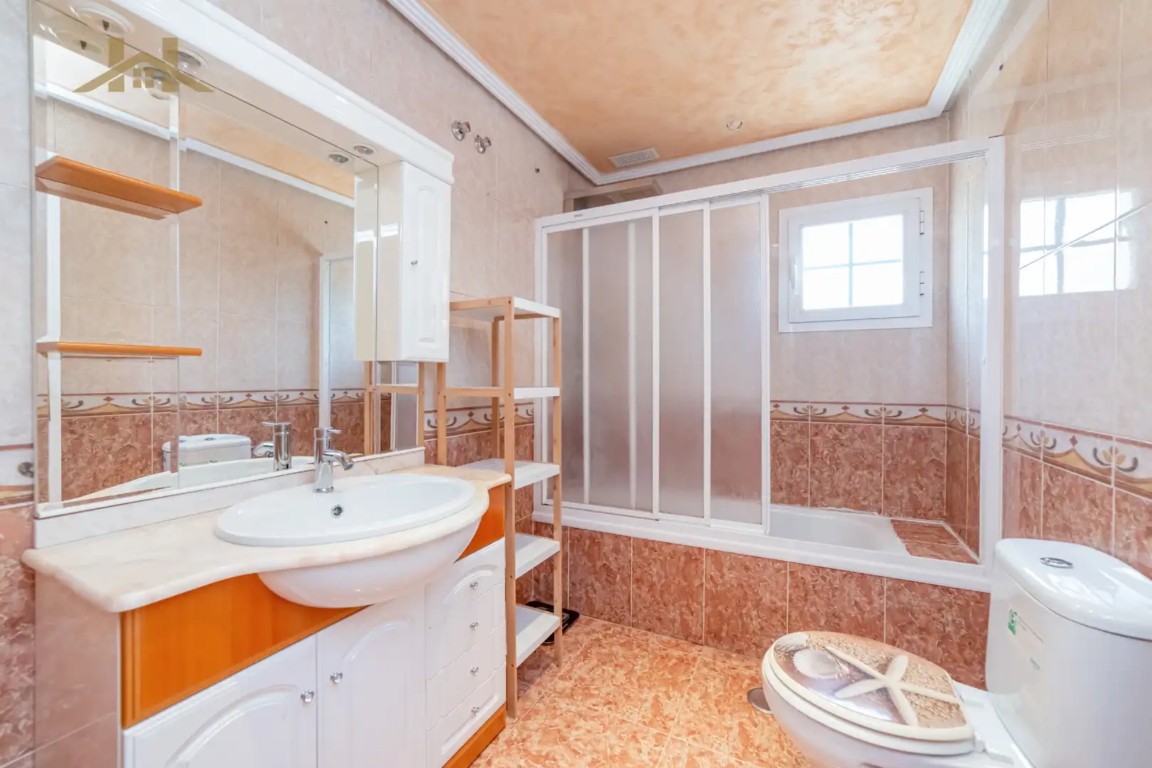 Badezimmer von Einfamilien-Reihenhaus zum Verkauf in Seseña mit Klimaanlage, Heizung und Privatgarten