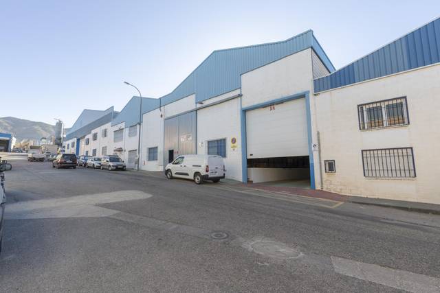 Nave industrial en Venta en Calle  Calle el Romeral en Dúrcal