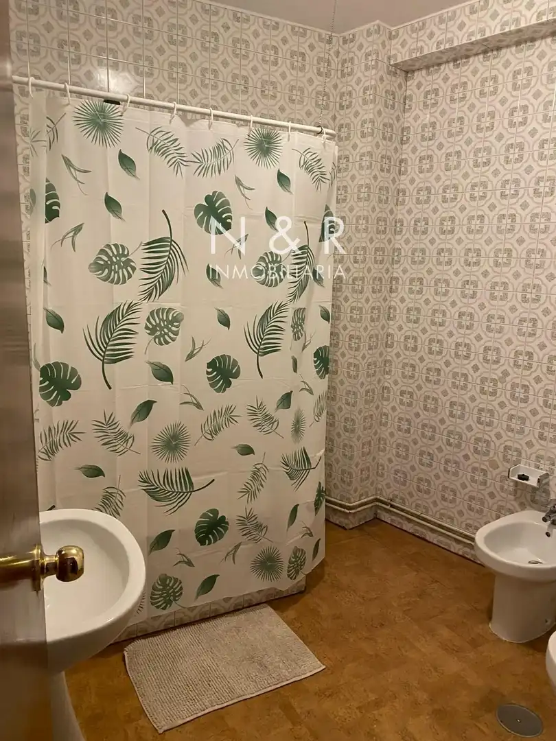 Baño de Piso en venta en Santiago de Compostela  con Calefacción y Amueblado
