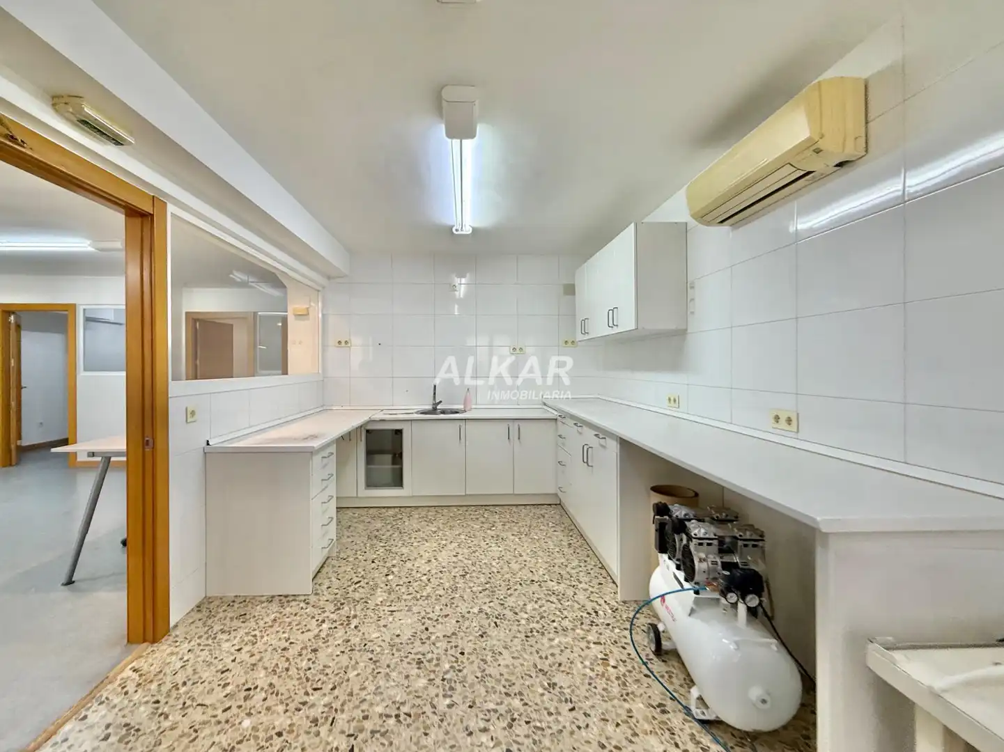 Cocina de Oficina de alquiler en Tudela con Aire acondicionado y Calefacción